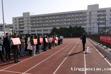 学校工会与妇联联合举办教师团建...